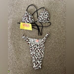 VINTAGE Venus bikini set